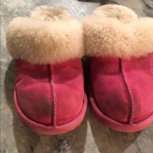 UGG pink slippers size 5 💖